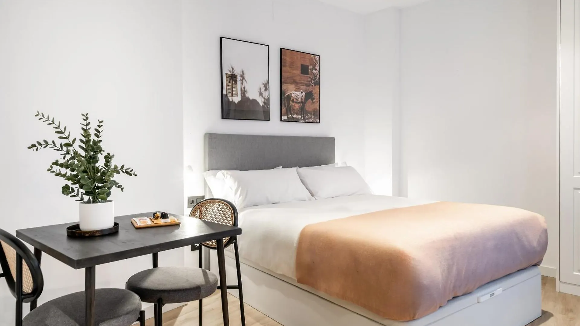 Limehome Malaga Calle Victoria 0*,  Spain