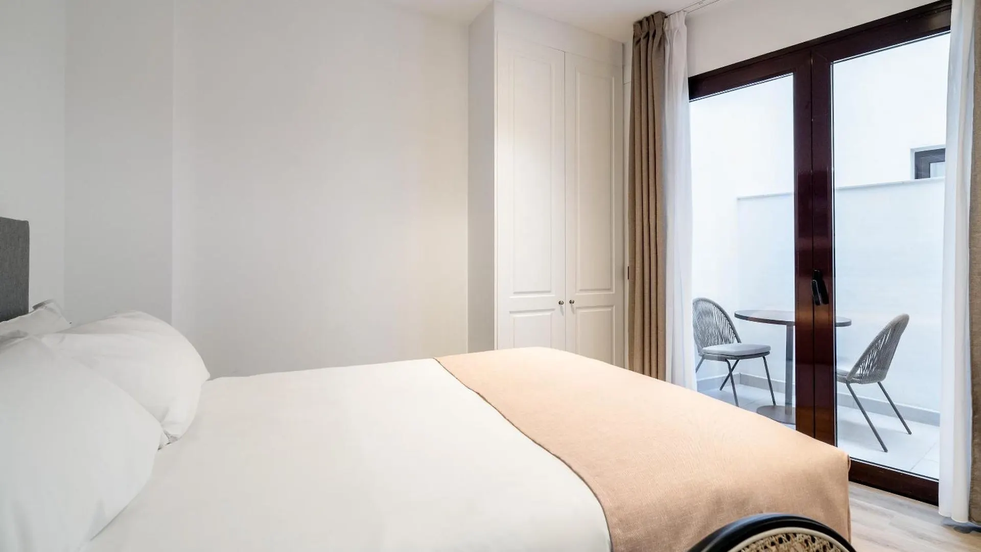 Limehome Malaga Calle Victoria 0*,