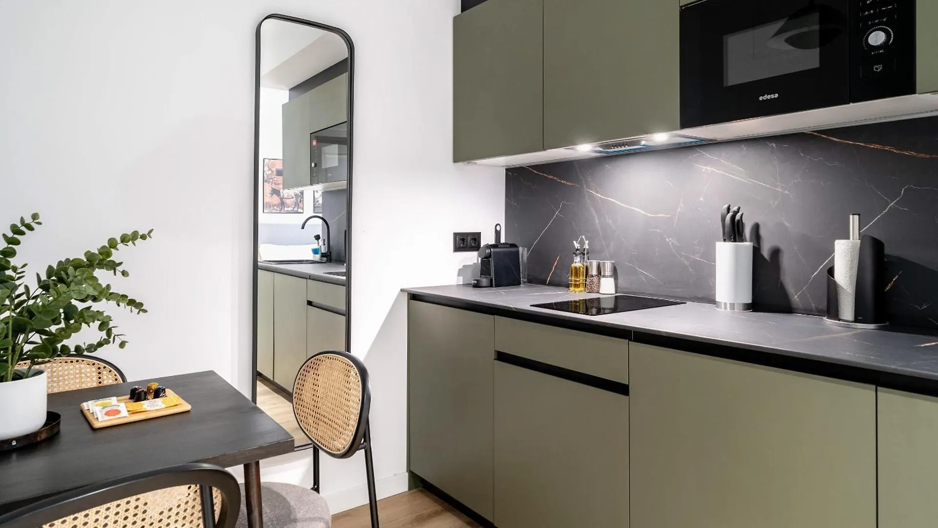 Limehome Malaga Calle Victoria