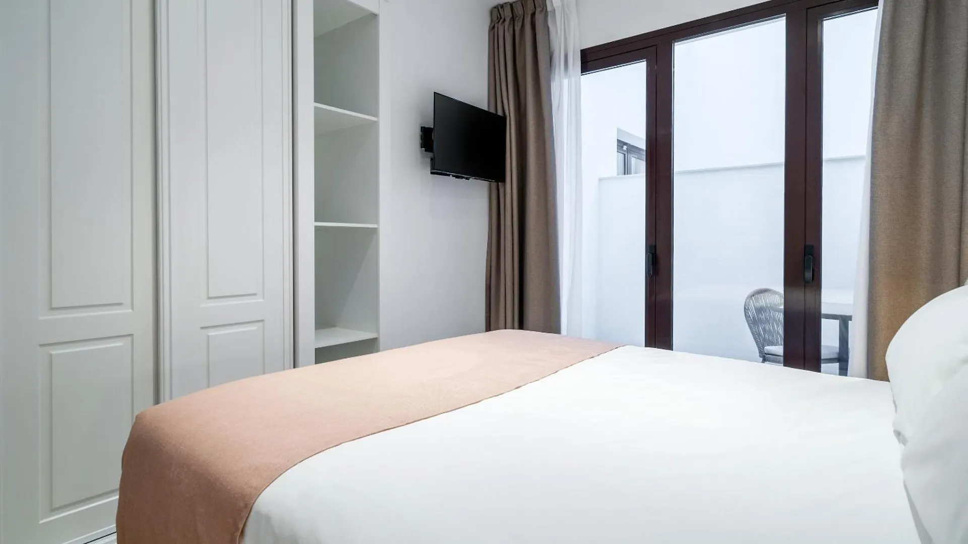 Limehome Malaga Calle Victoria 0*,  Spain