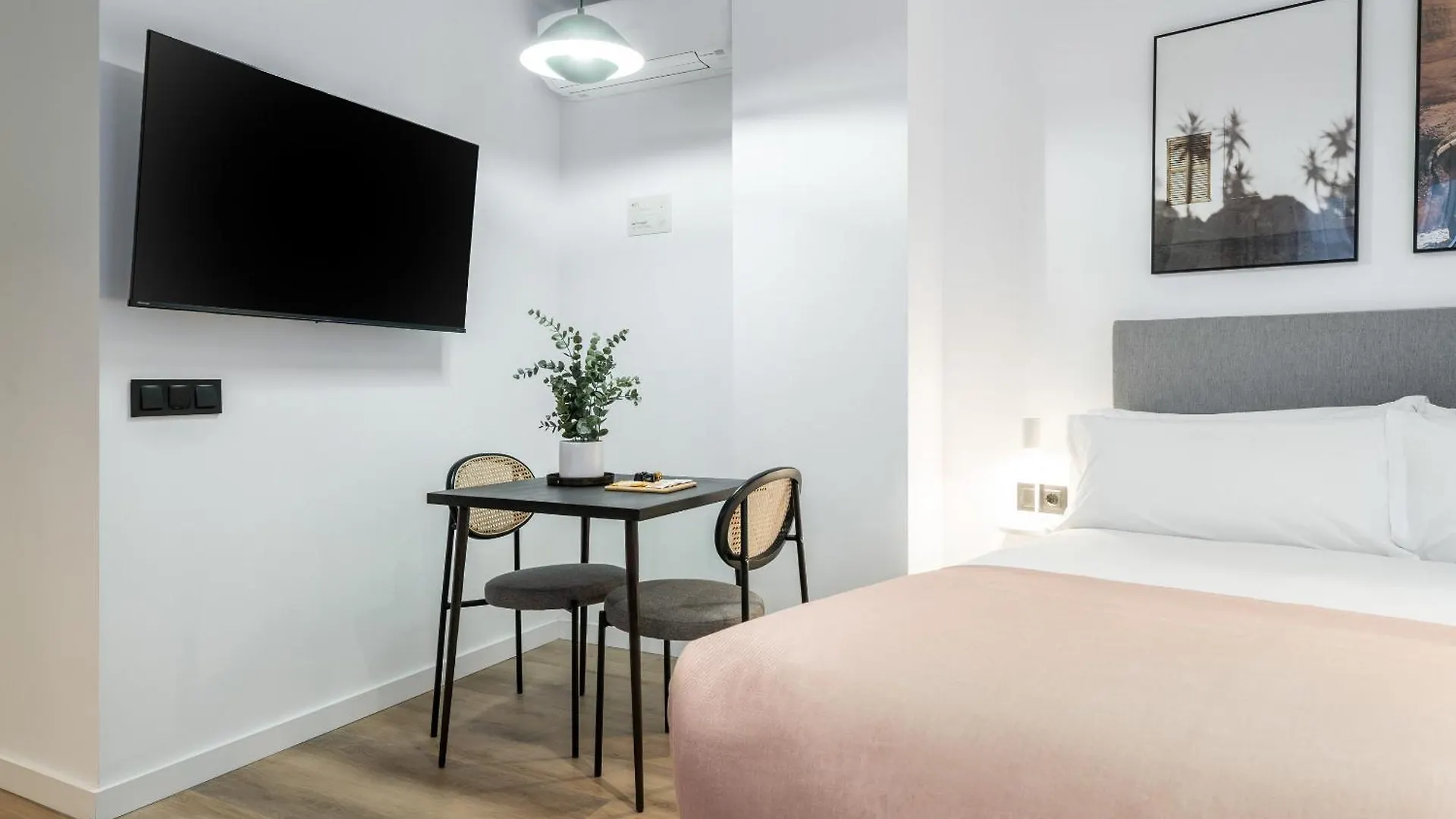 Limehome Malaga Calle Victoria 0*,