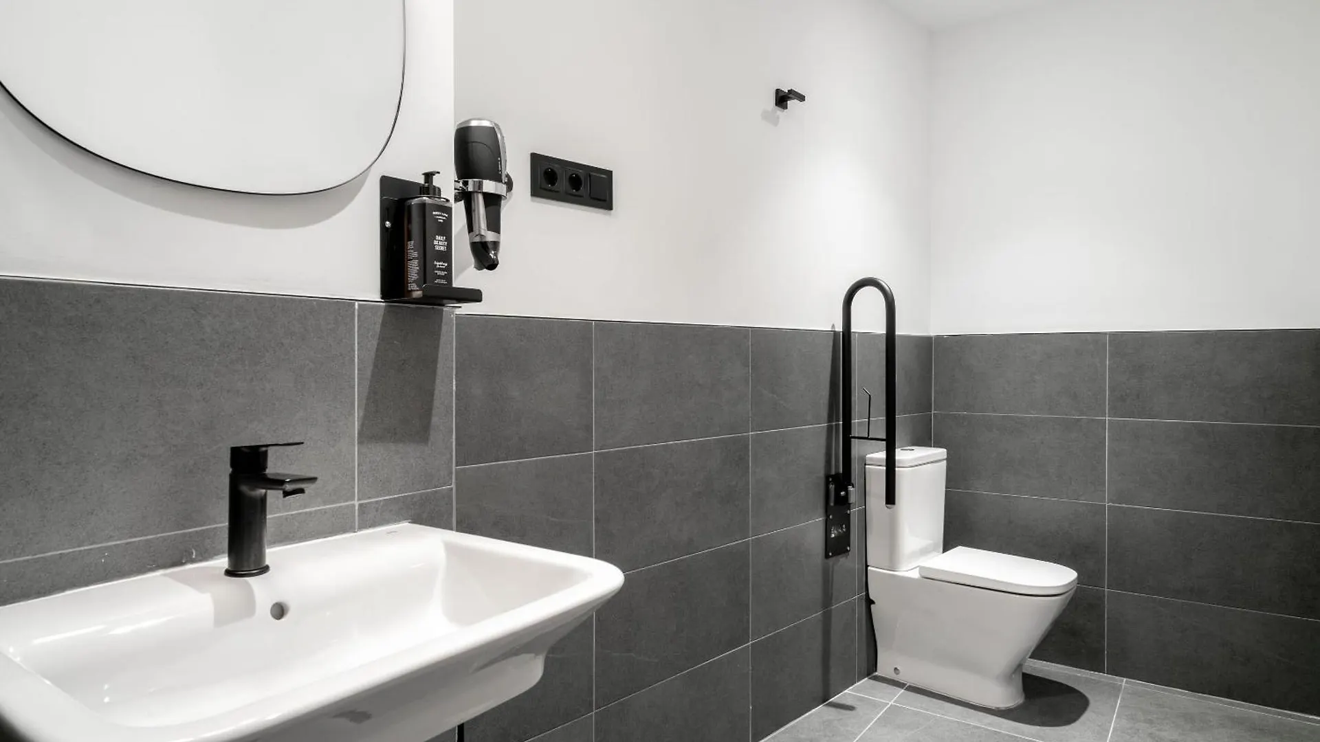 Limehome Malaga Calle Victoria 0*,