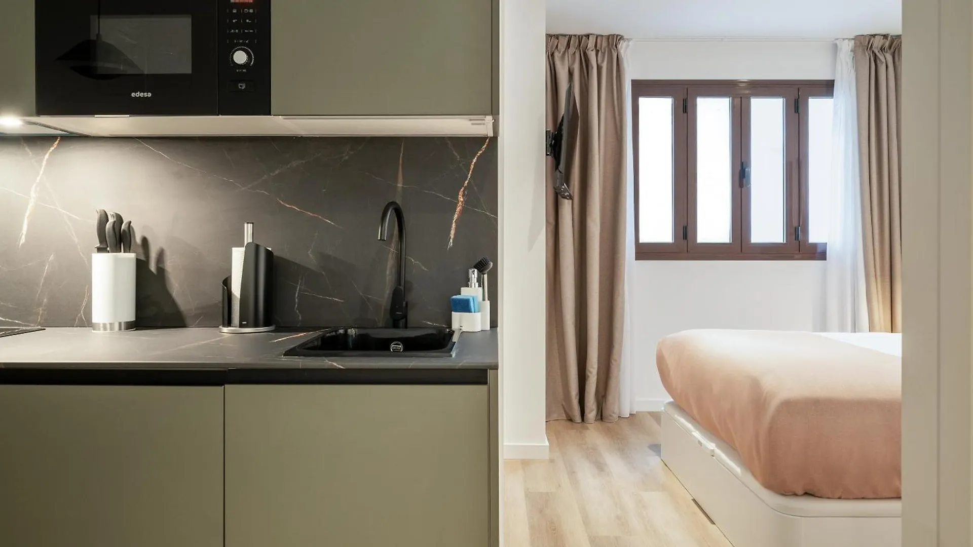 Limehome Malaga Calle Victoria 0*,  Spain