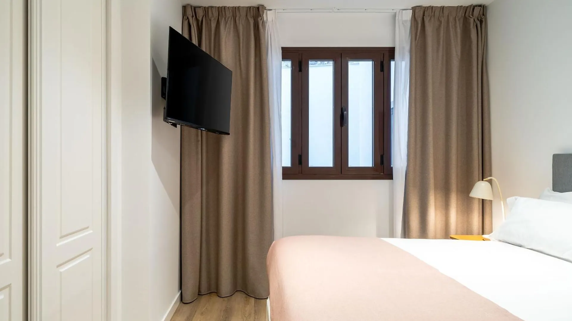 Apartment Limehome Malaga Calle Victoria