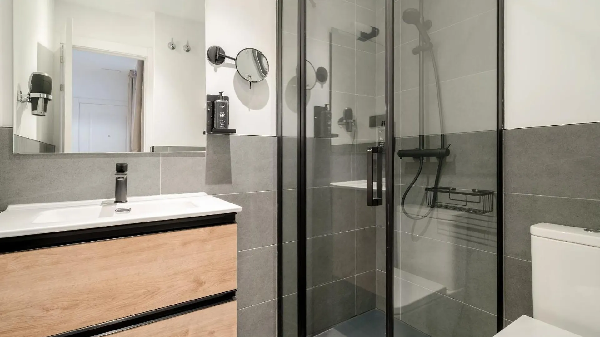 Apartment Limehome Malaga Calle Victoria Spain