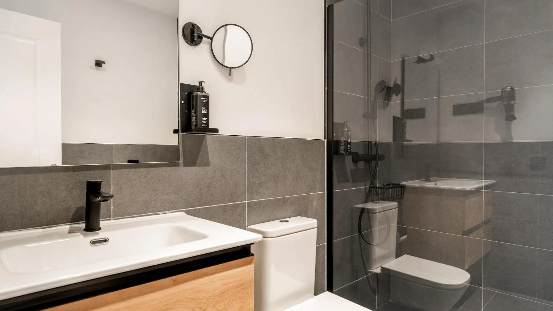 Limehome Malaga Calle Victoria 0*,