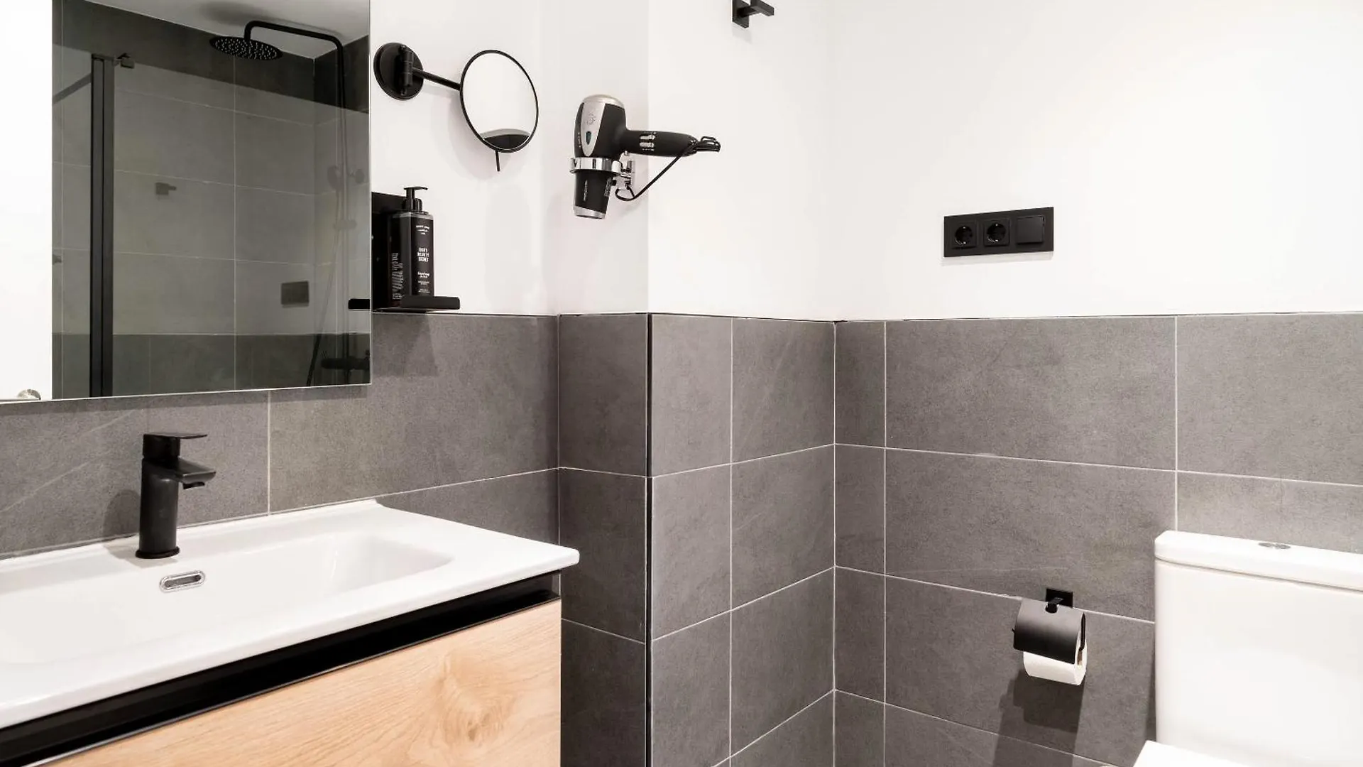 Limehome Malaga Calle Victoria ספרד