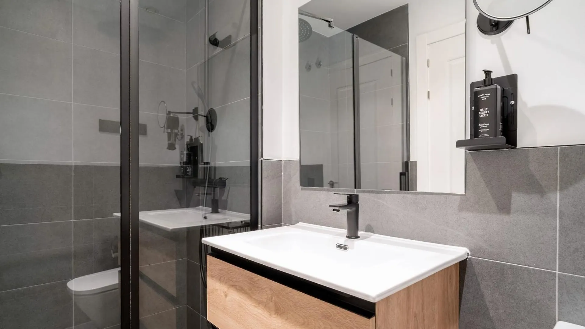Limehome Malaga Calle Victoria